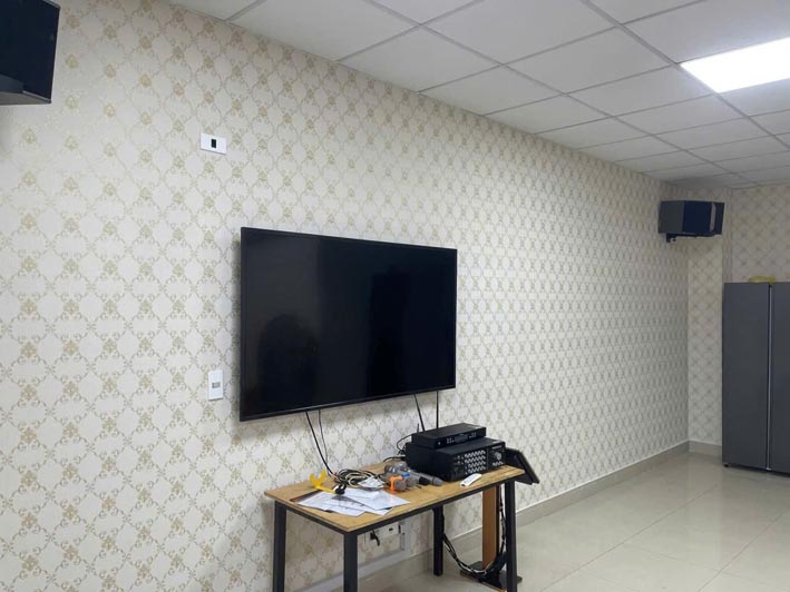 giay-dan-tuong-tan-co-dien